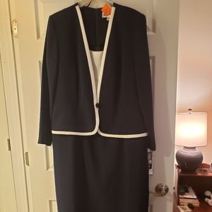 Danny & Nicole one piece midcalf dress. Size 18